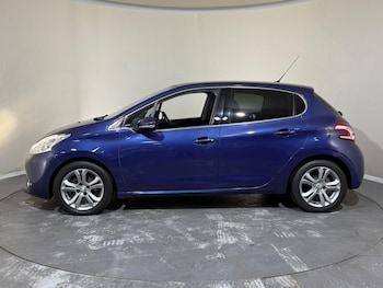 Used Peugeot 208 2014 for sale - 76976212: Photo