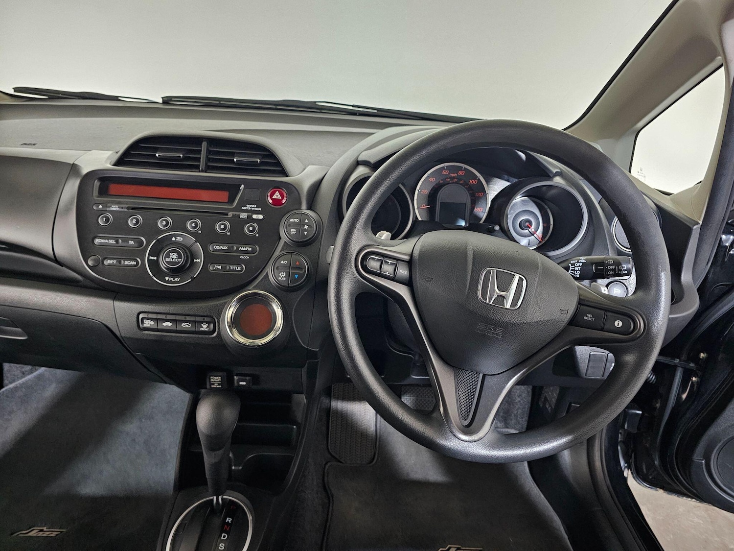 Used Honda Jazz 2011 for sale - 76409178: Photo 32