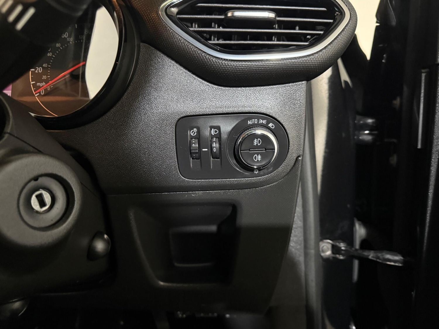 Used Vauxhall Crossland X 2018 for sale - 76370699: Photo 25