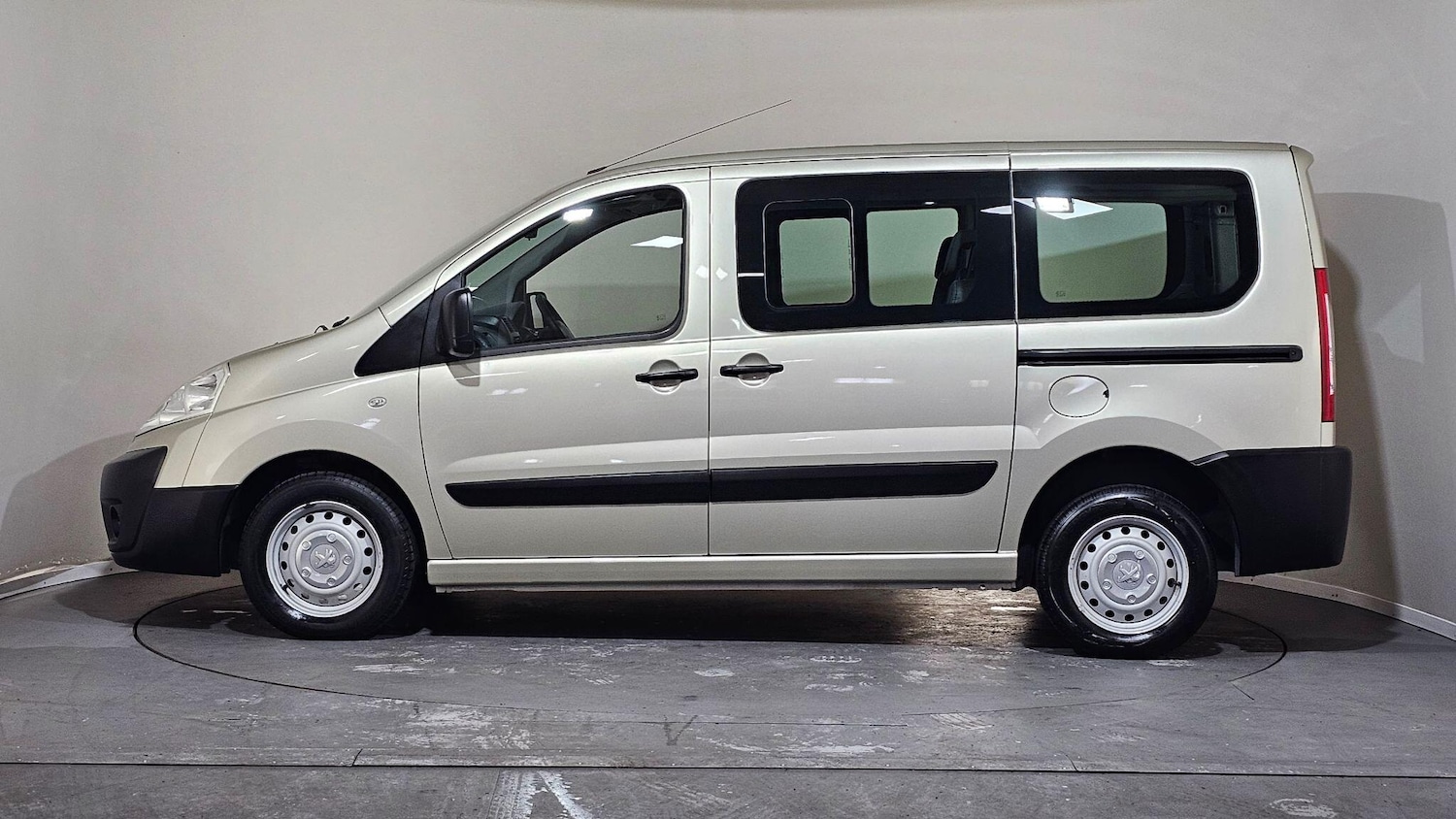 Used Peugeot Expert Tepee 2012 for sale - 76689482: Photo 10