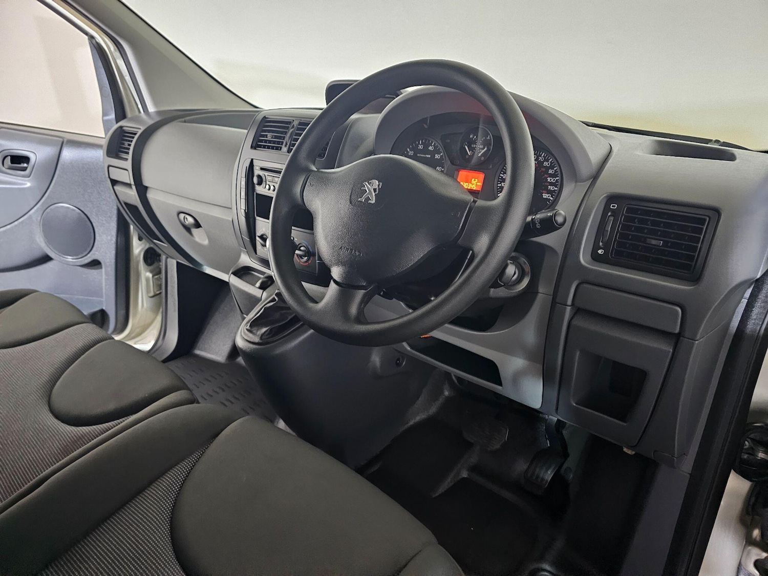 Used Peugeot Expert Tepee 2012 for sale - 76689482: Photo 21