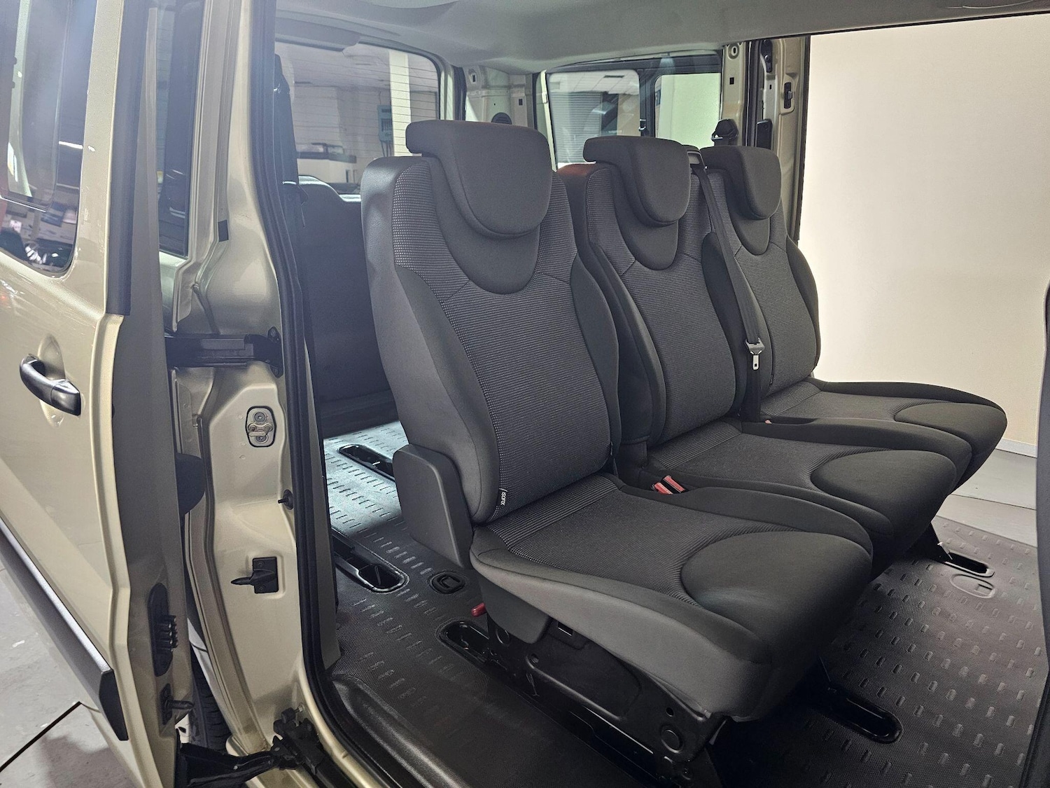 Used Peugeot Expert Tepee 2012 for sale - 76689482: Photo 27