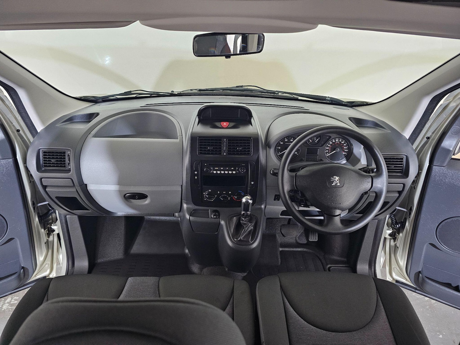 Used Peugeot Expert Tepee 2012 for sale - 76689482: Photo 30