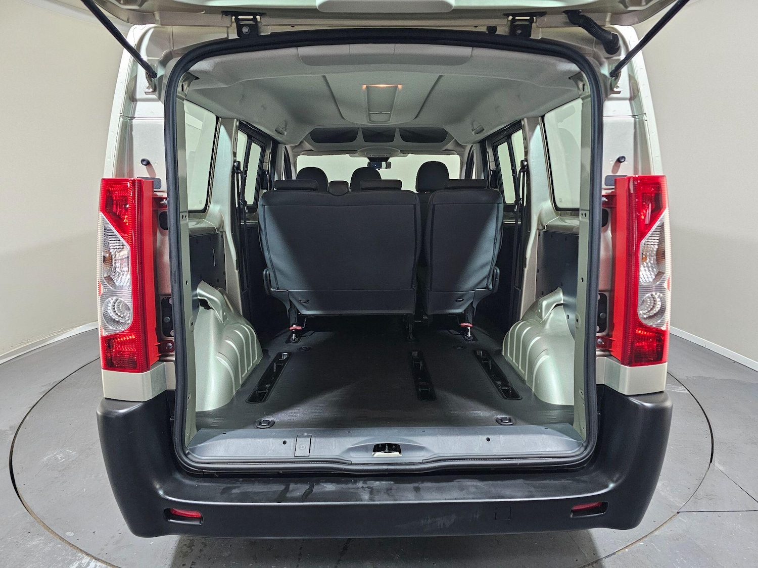 Used Peugeot Expert Tepee 2012 for sale - 76689482: Photo 42