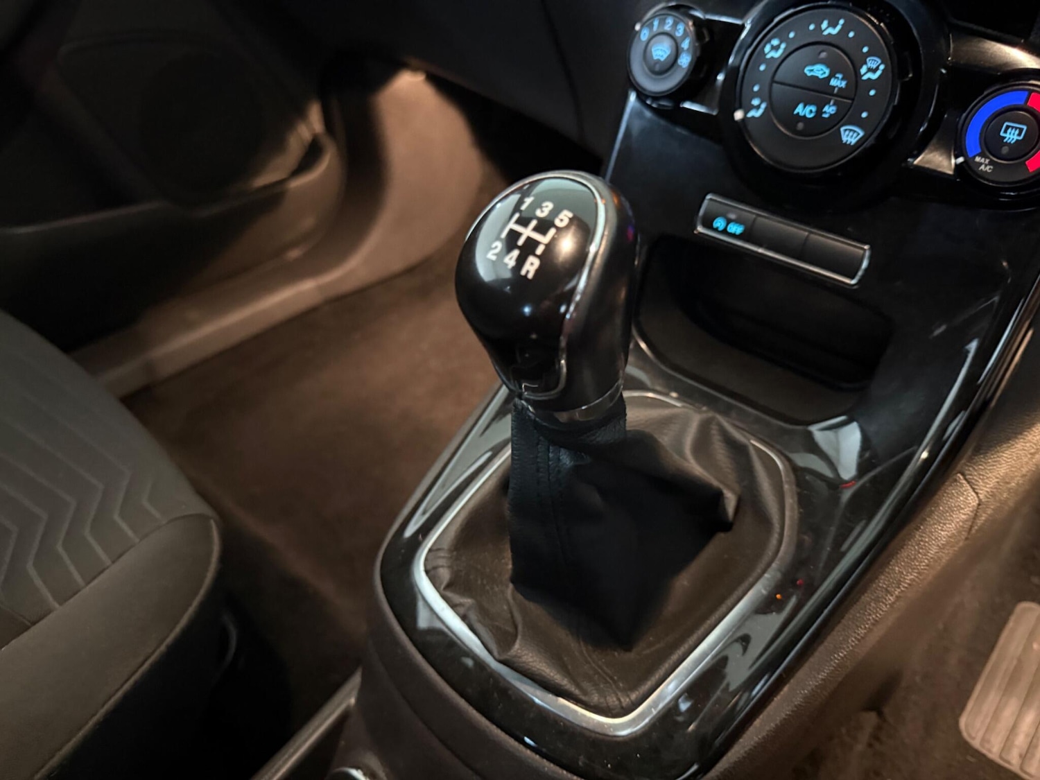 Used Ford Fiesta 2013 for sale - 76409058: Photo 38