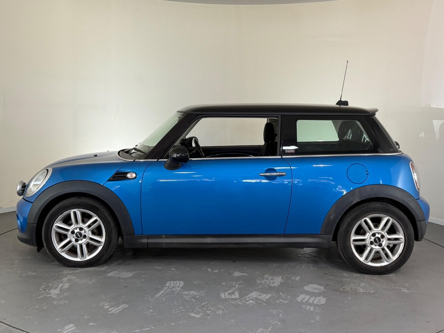 Used MINI Hatch 2011 for sale - 76409045: Photo 4