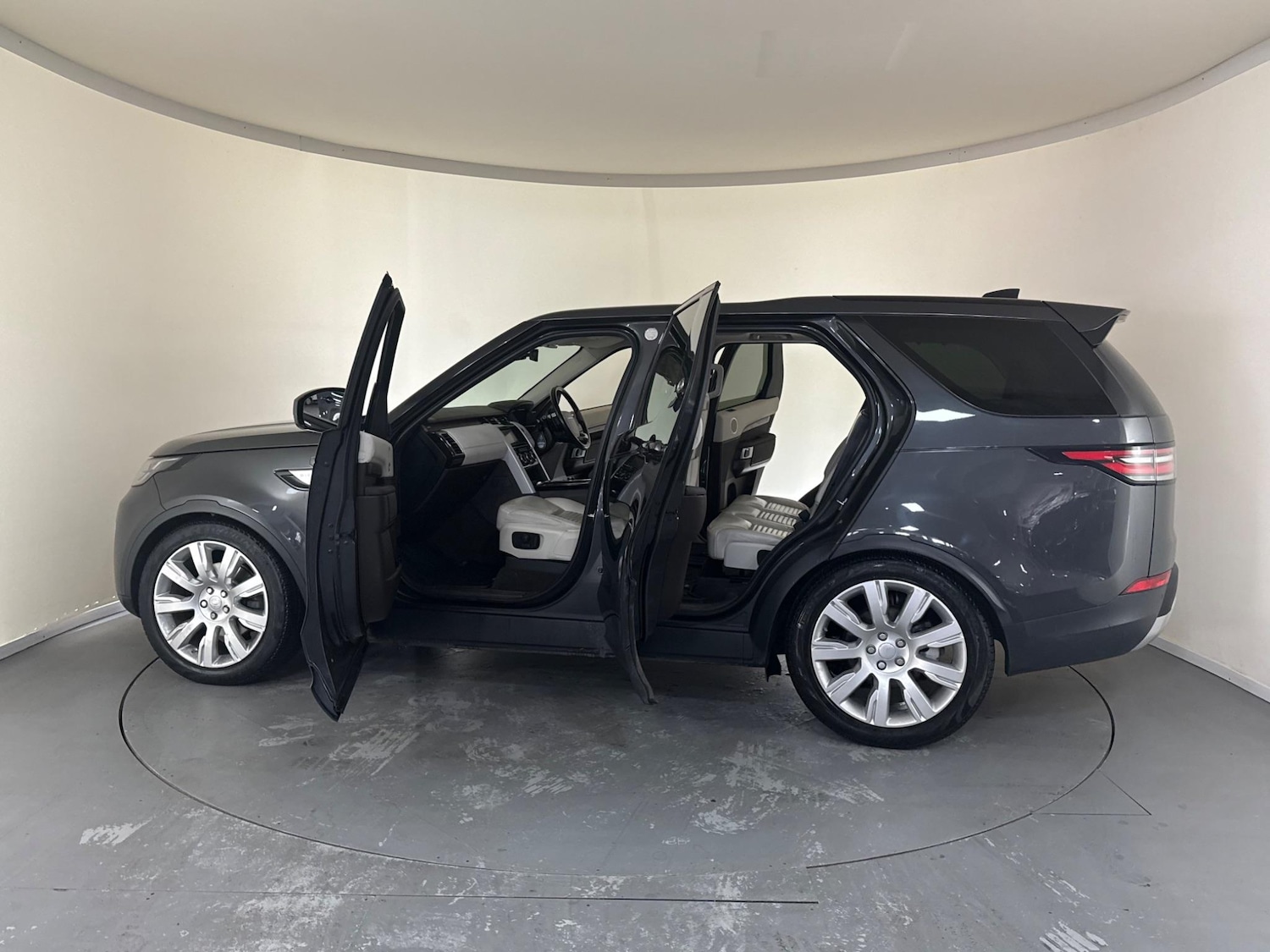 Used Land Rover Discovery 2018 for sale - 76408961: Photo 11