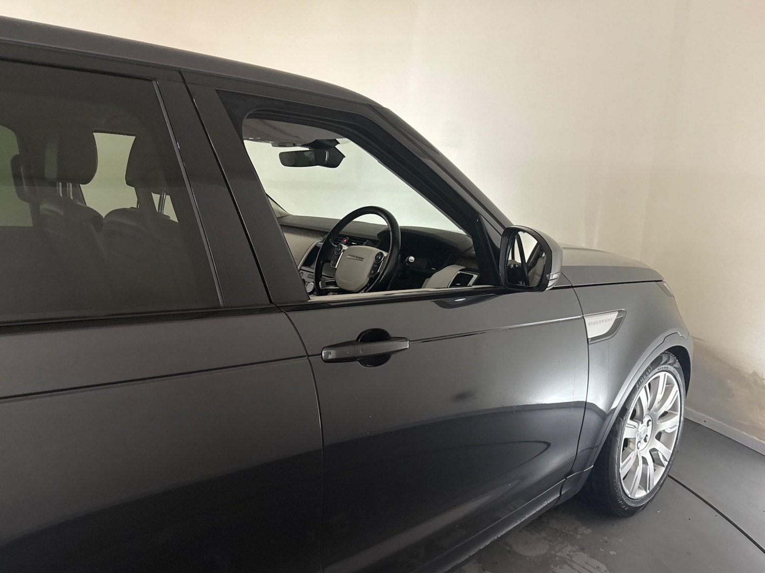 Used Land Rover Discovery 2018 for sale - 76408961: Photo 17