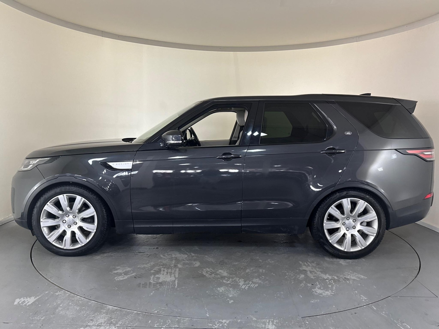 Used Land Rover Discovery 2018 for sale - 76408961: Photo 4