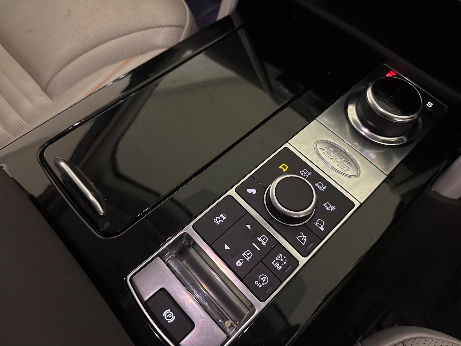 Used Land Rover Discovery 2018 for sale - 76408961: Photo 41