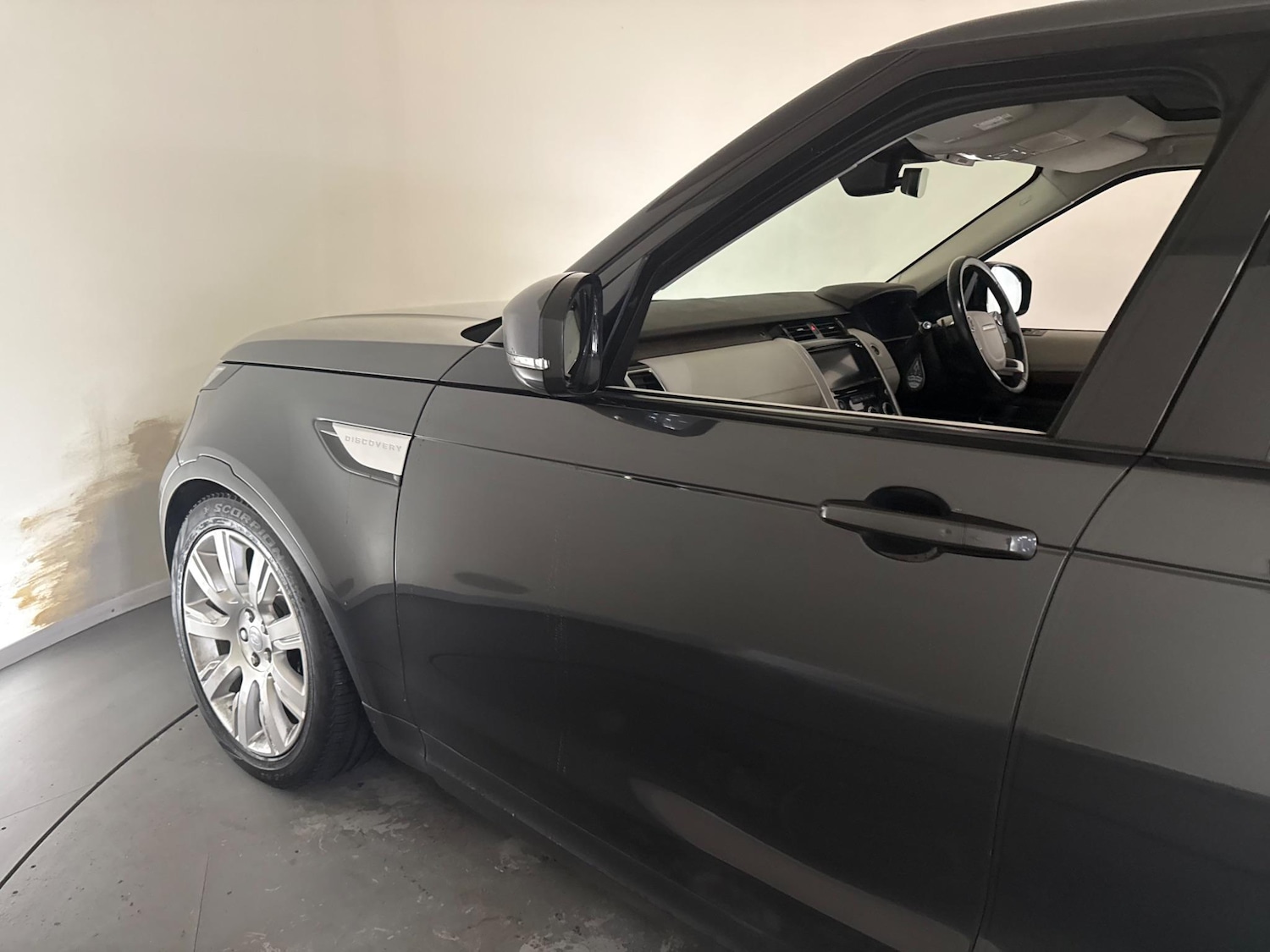 Used Land Rover Discovery 2018 for sale - 76408961: Photo 54