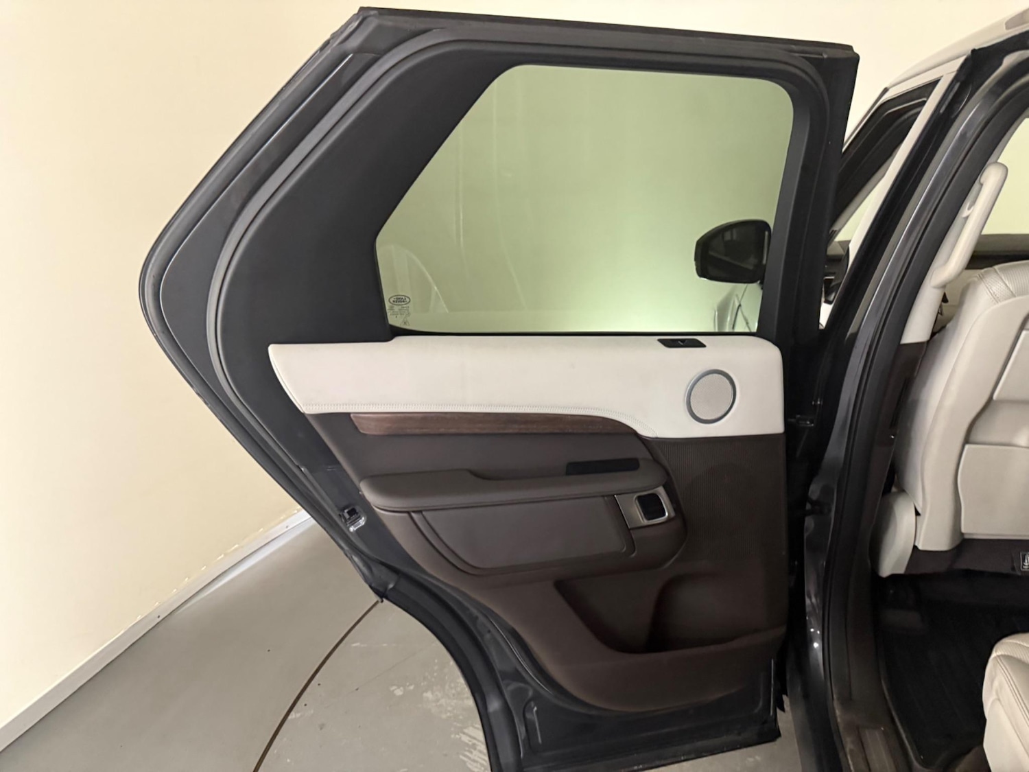 Used Land Rover Discovery 2018 for sale - 76408961: Photo 57