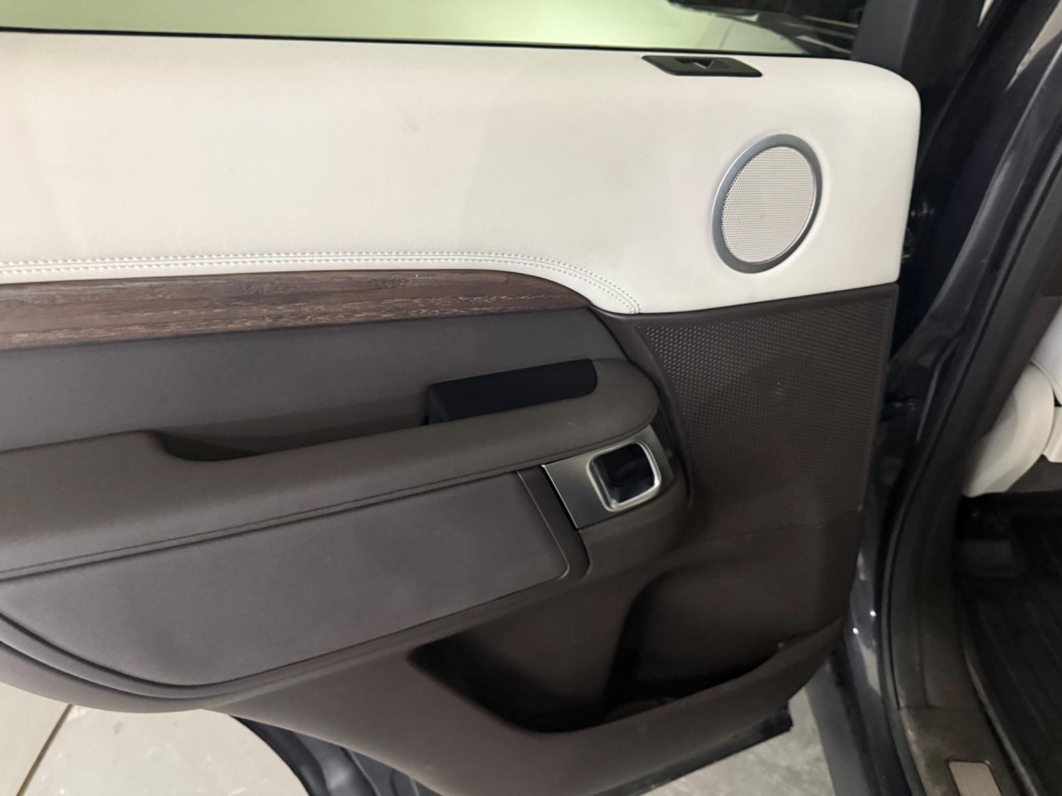 Used Land Rover Discovery 2018 for sale - 76408961: Photo 58