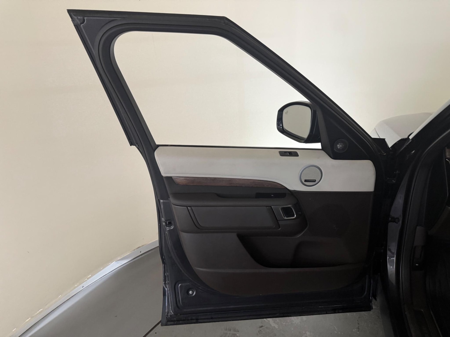 Used Land Rover Discovery 2018 for sale - 76408961: Photo 64