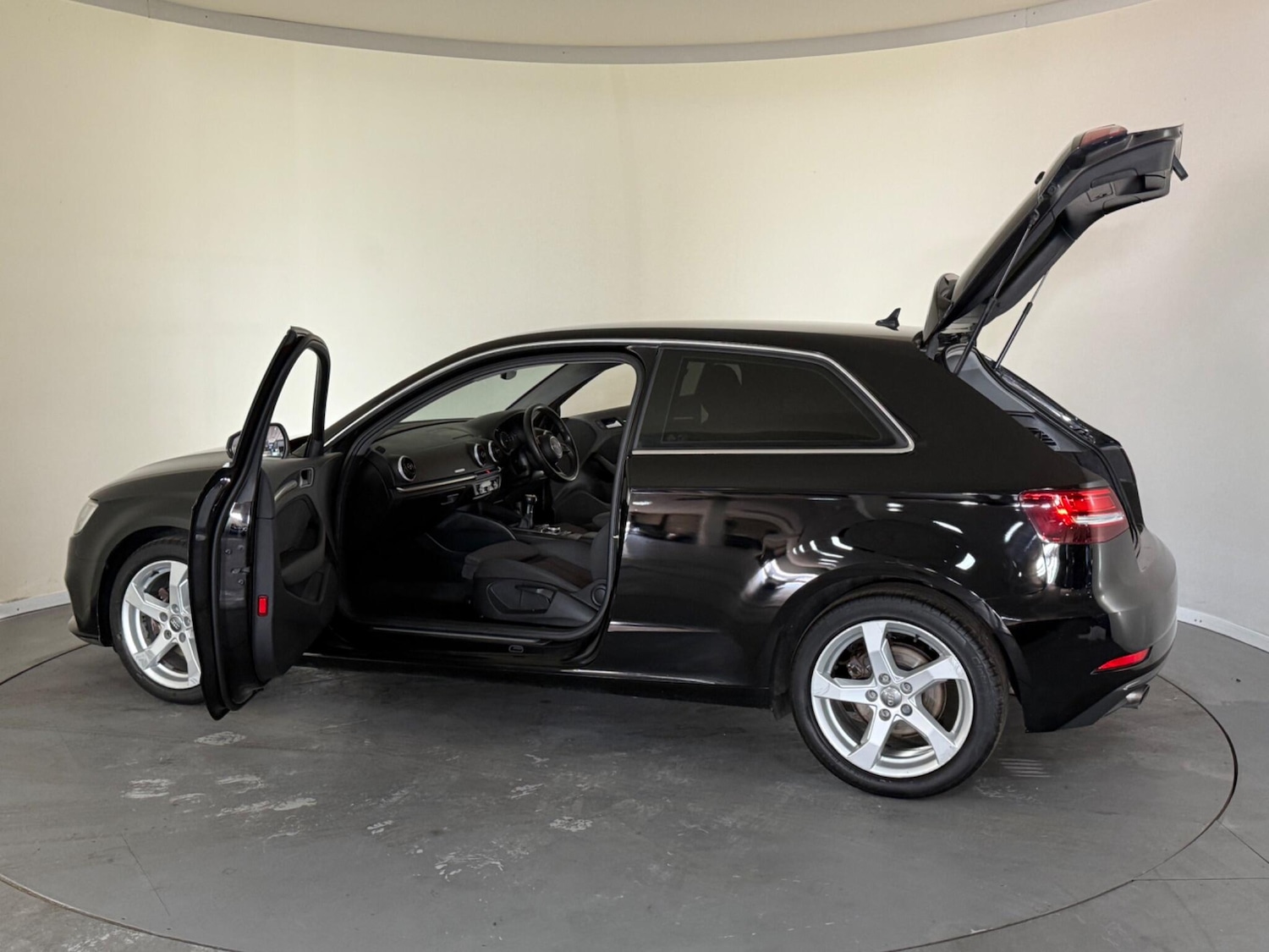 Used Audi A3 2016 for sale - 76359936: Photo 12