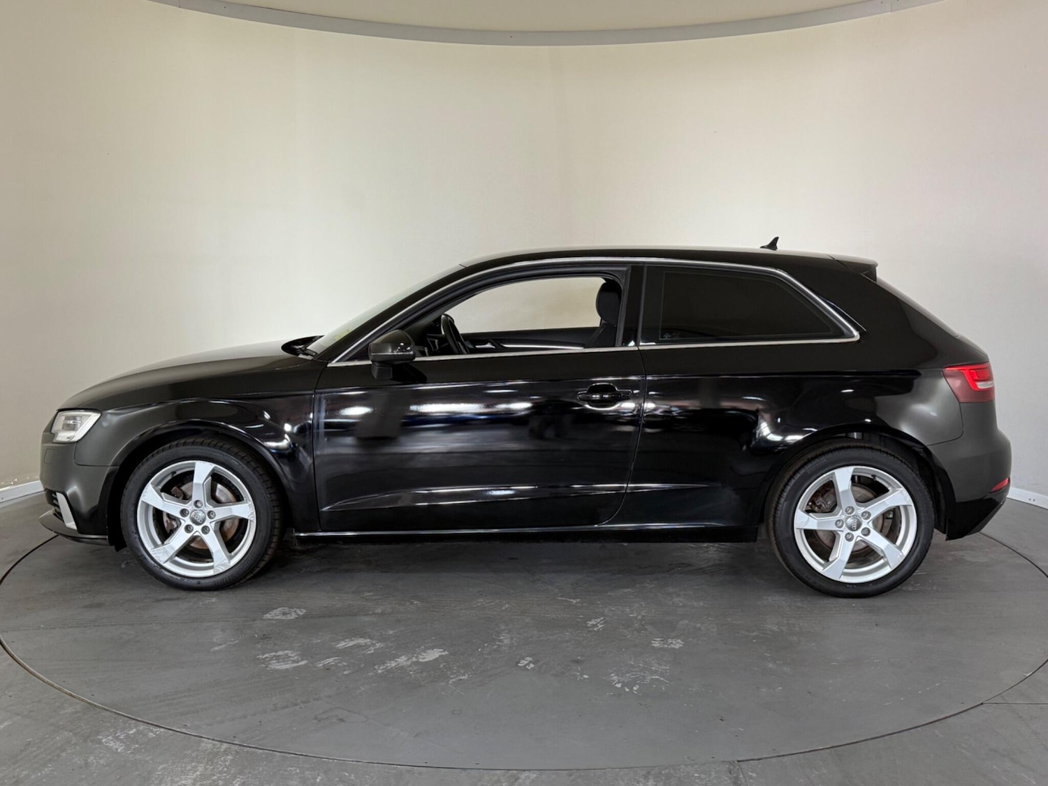Used Audi A3 2016 for sale - 76359936: Photo 5
