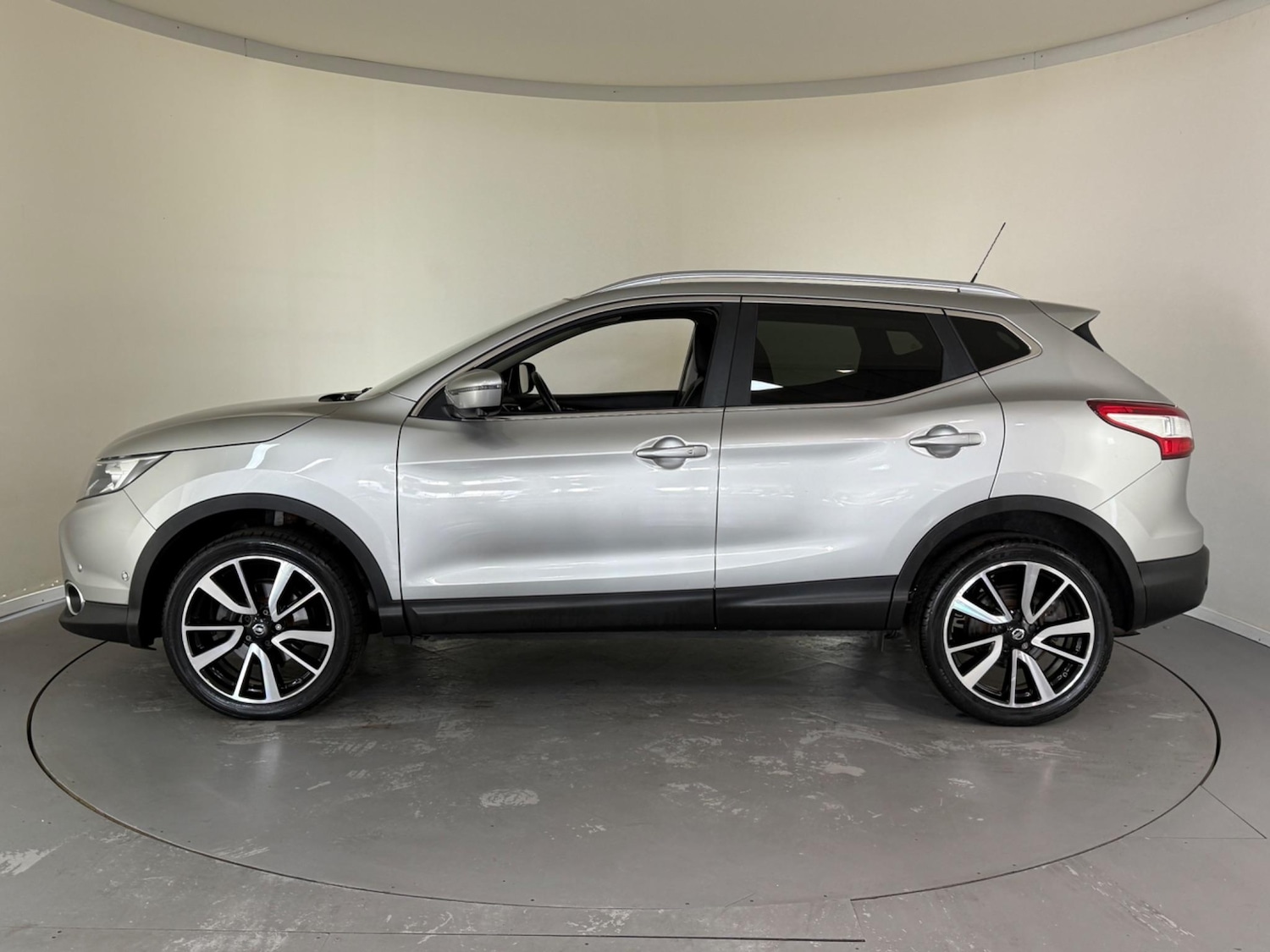 Used Nissan Qashqai 2015 for sale - 76408433: Photo 4