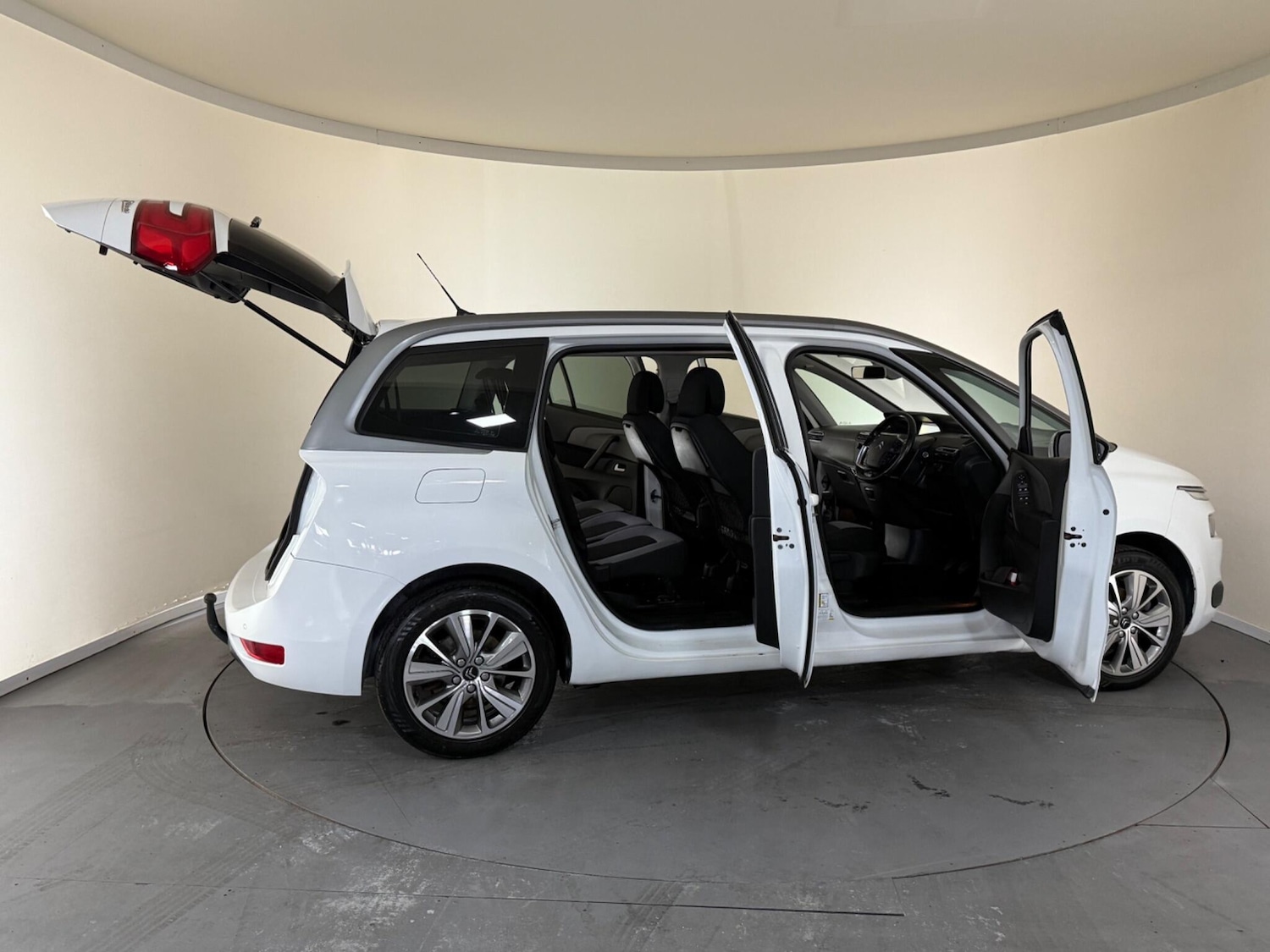 Used Citroen C4 Grand Picasso 2015 for sale - 76424104: Photo 15