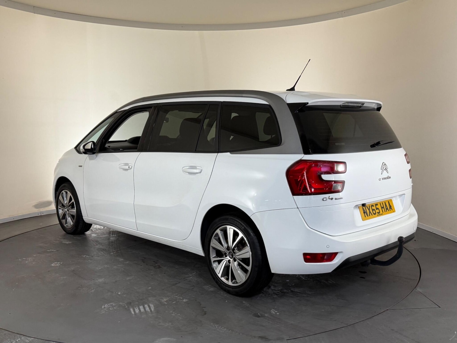 Used Citroen C4 Grand Picasso 2015 for sale - 76424104: Photo 5
