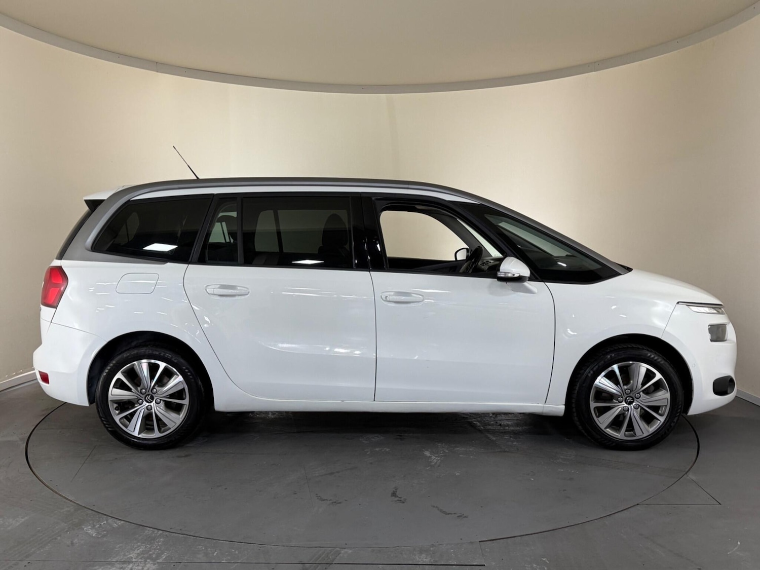 Used Citroen C4 Grand Picasso 2015 for sale - 76424104: Photo 8