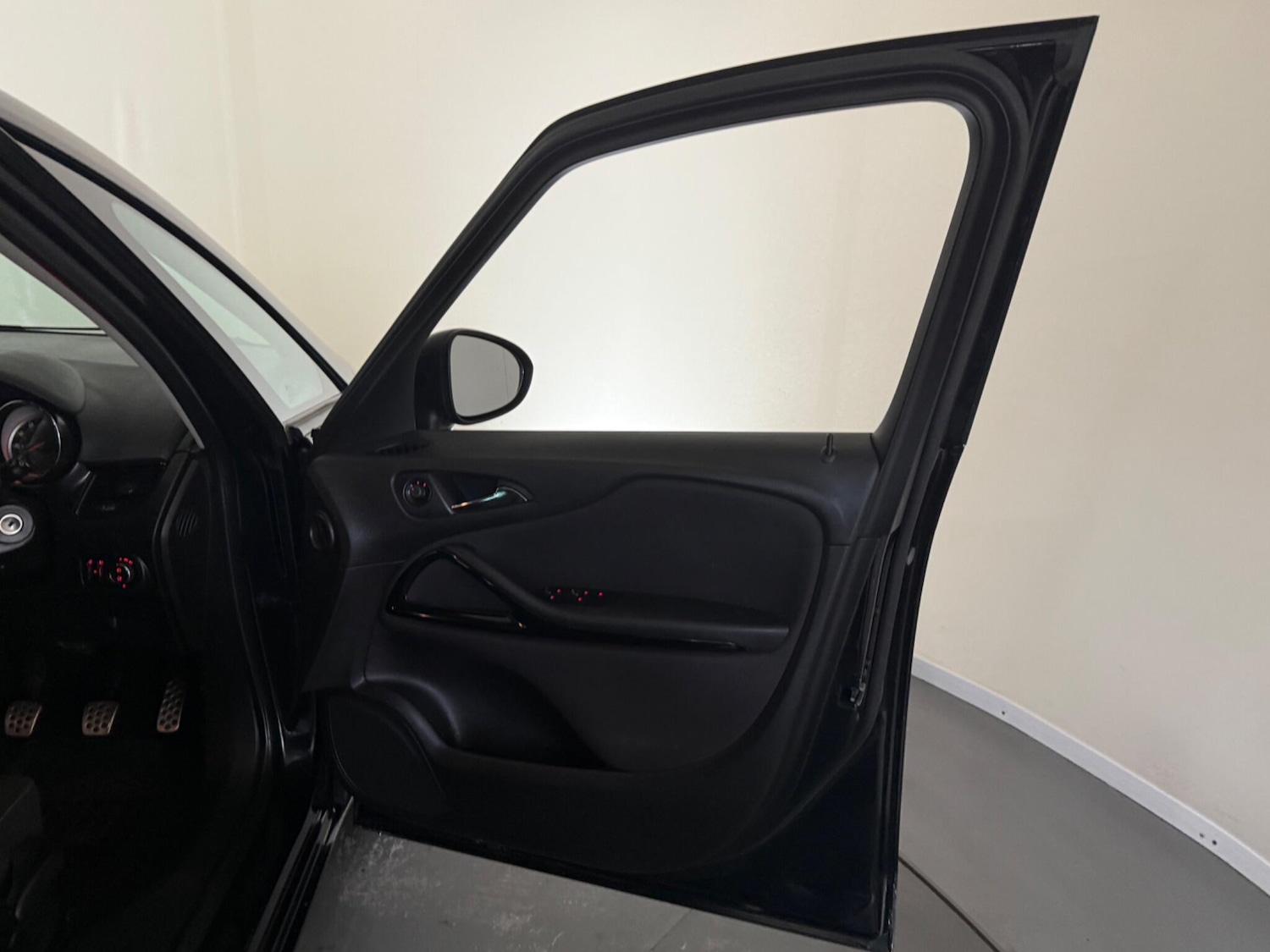 Used Vauxhall Zafira Tourer 2014 for sale - 76409237: Photo 21