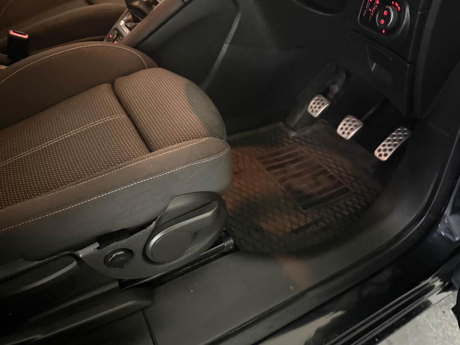 Used Vauxhall Zafira Tourer 2014 for sale - 76409237: Photo 25