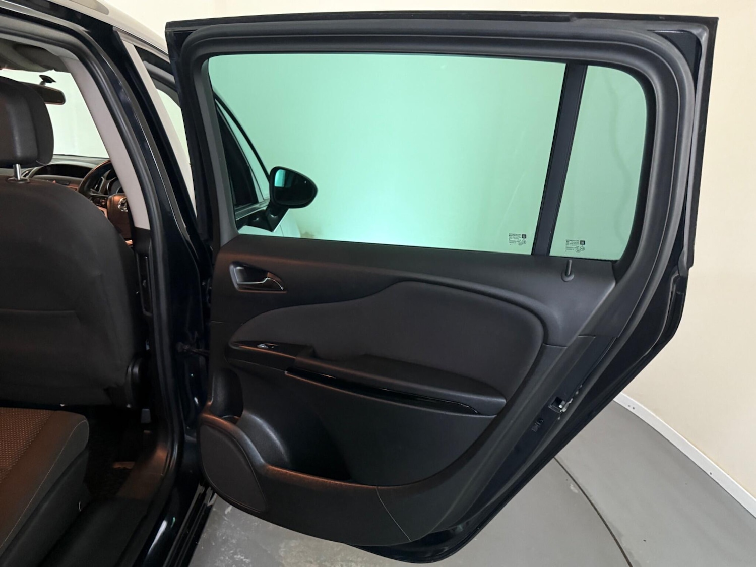 Used Vauxhall Zafira Tourer 2014 for sale - 76409237: Photo 45