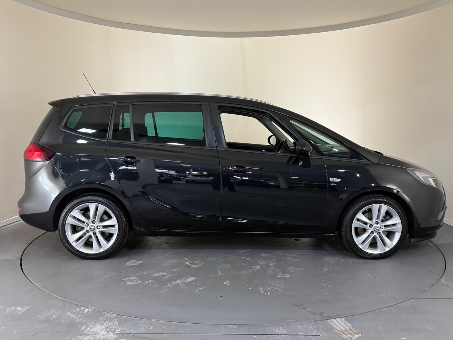 Used Vauxhall Zafira Tourer 2014 for sale - 76409237: Photo 8