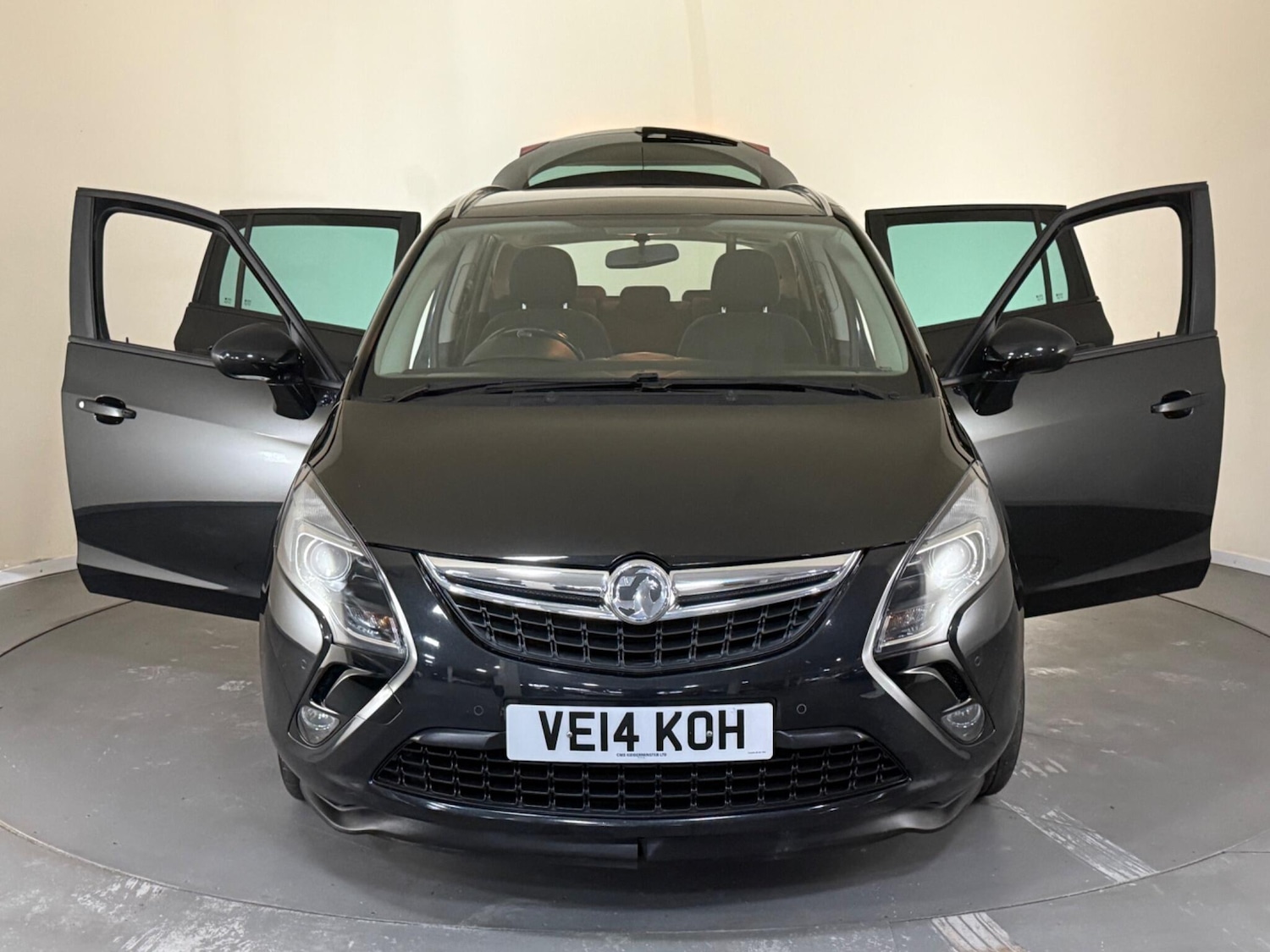 Used Vauxhall Zafira Tourer 2014 for sale - 76409237: Photo 9