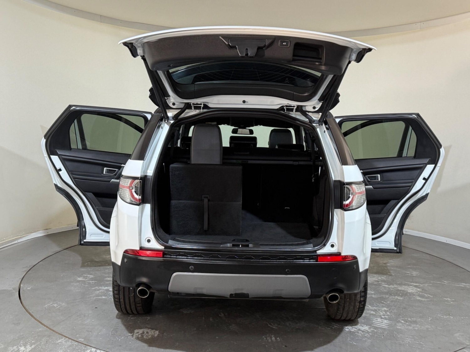 Used Land Rover Discovery Sport 2017 for sale - 76499973: Photo 12