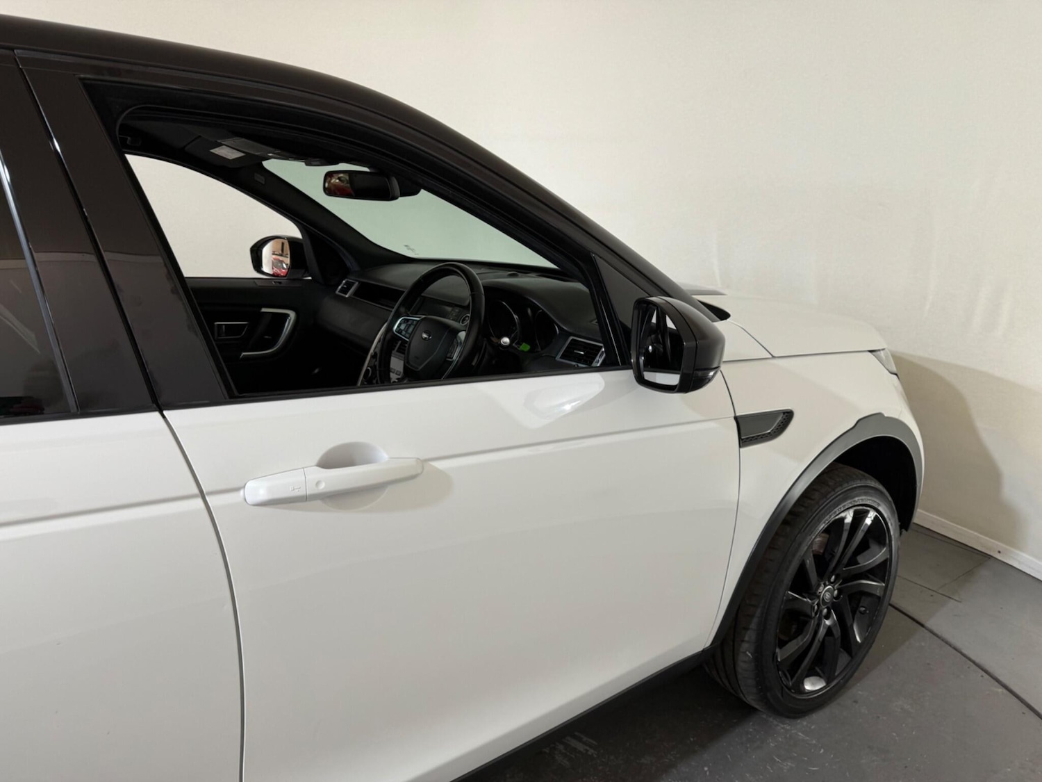 Used Land Rover Discovery Sport 2017 for sale - 76499973: Photo 18