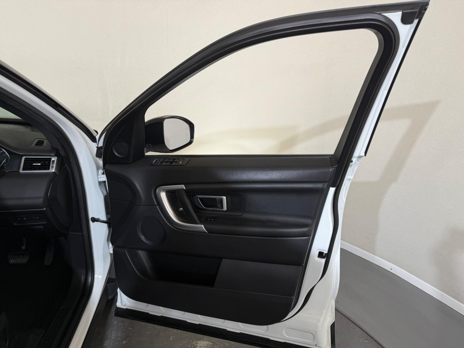 Used Land Rover Discovery Sport 2017 for sale - 76499973: Photo 22