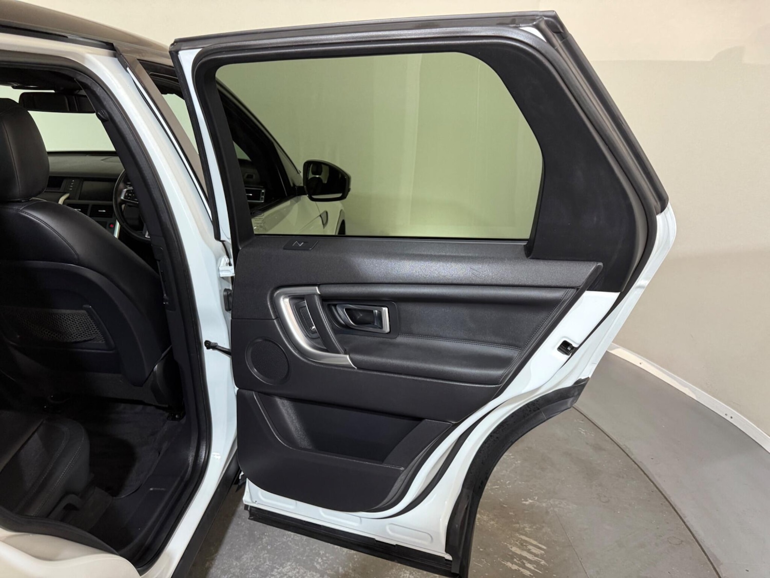 Used Land Rover Discovery Sport 2017 for sale - 76499973: Photo 49