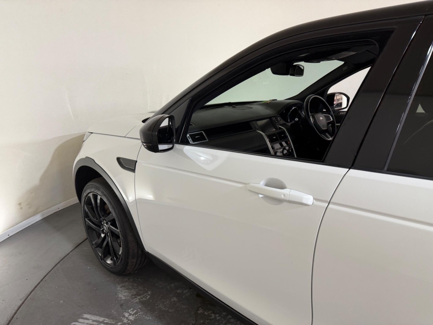 Used Land Rover Discovery Sport 2017 for sale - 76499973: Photo 61