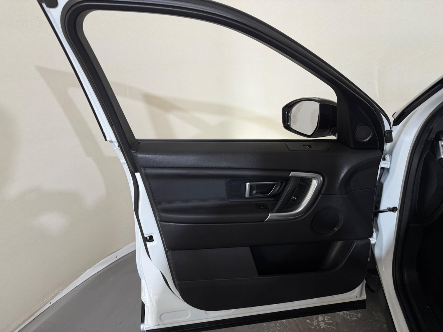 Used Land Rover Discovery Sport 2017 for sale - 76499973: Photo 70