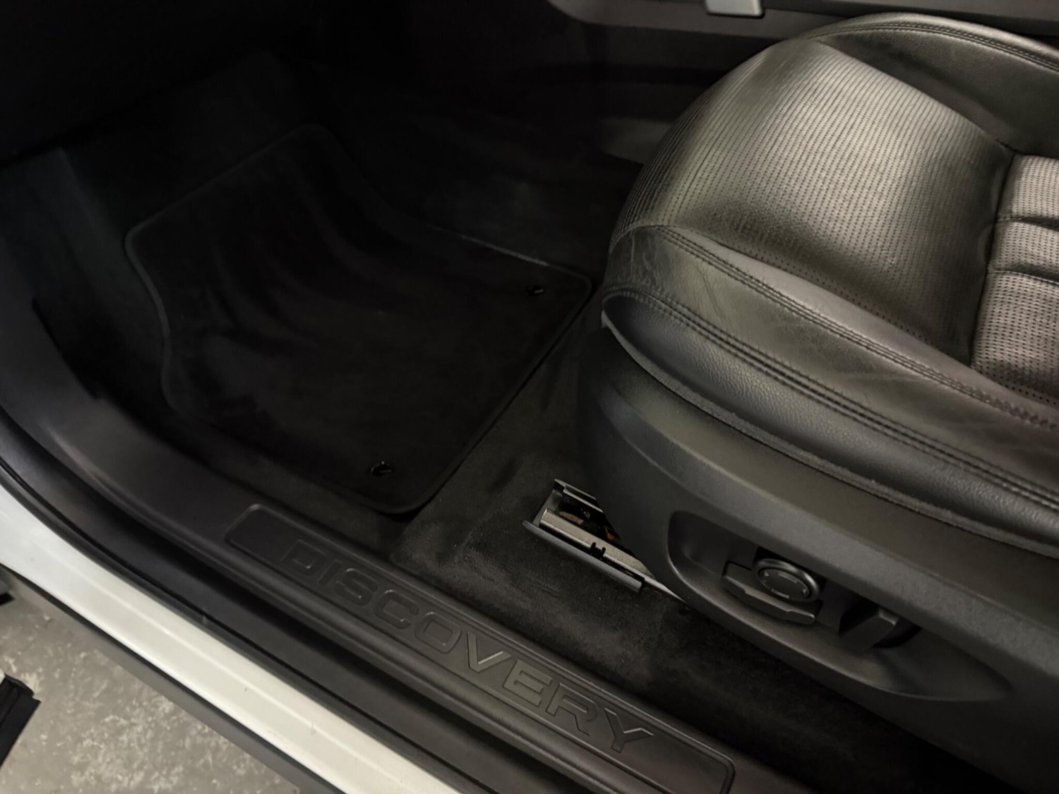 Used Land Rover Discovery Sport 2017 for sale - 76499973: Photo 77