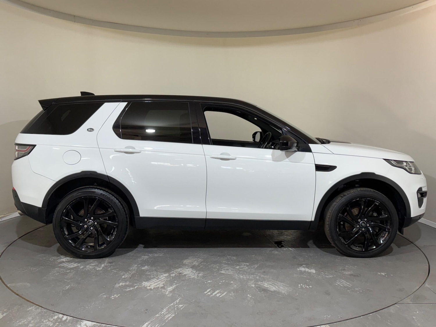 Used Land Rover Discovery Sport 2017 for sale - 76499973: Photo 8