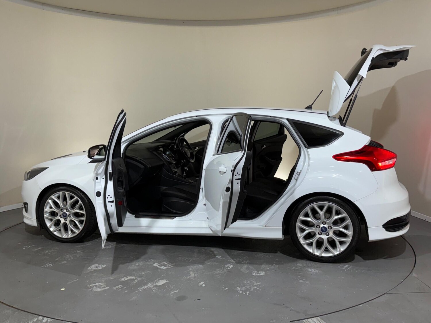 Used Ford Focus 2017 for sale - 76409559: Photo 11