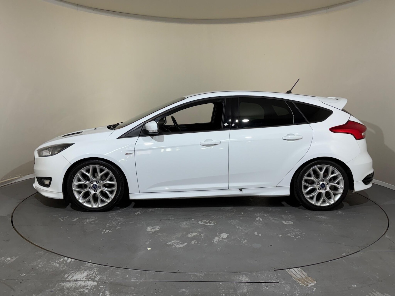 Used Ford Focus 2017 for sale - 76409559: Photo 4