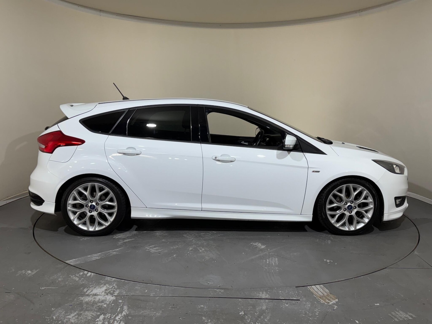 Used Ford Focus 2017 for sale - 76409559: Photo 8