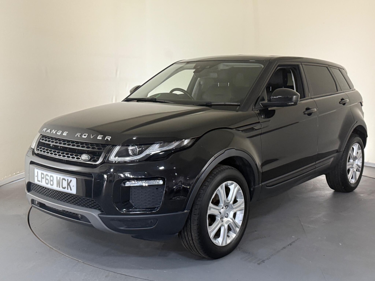 Used Land Rover Range Rover Evoque 2018 for sale - 76409094: Photo 2