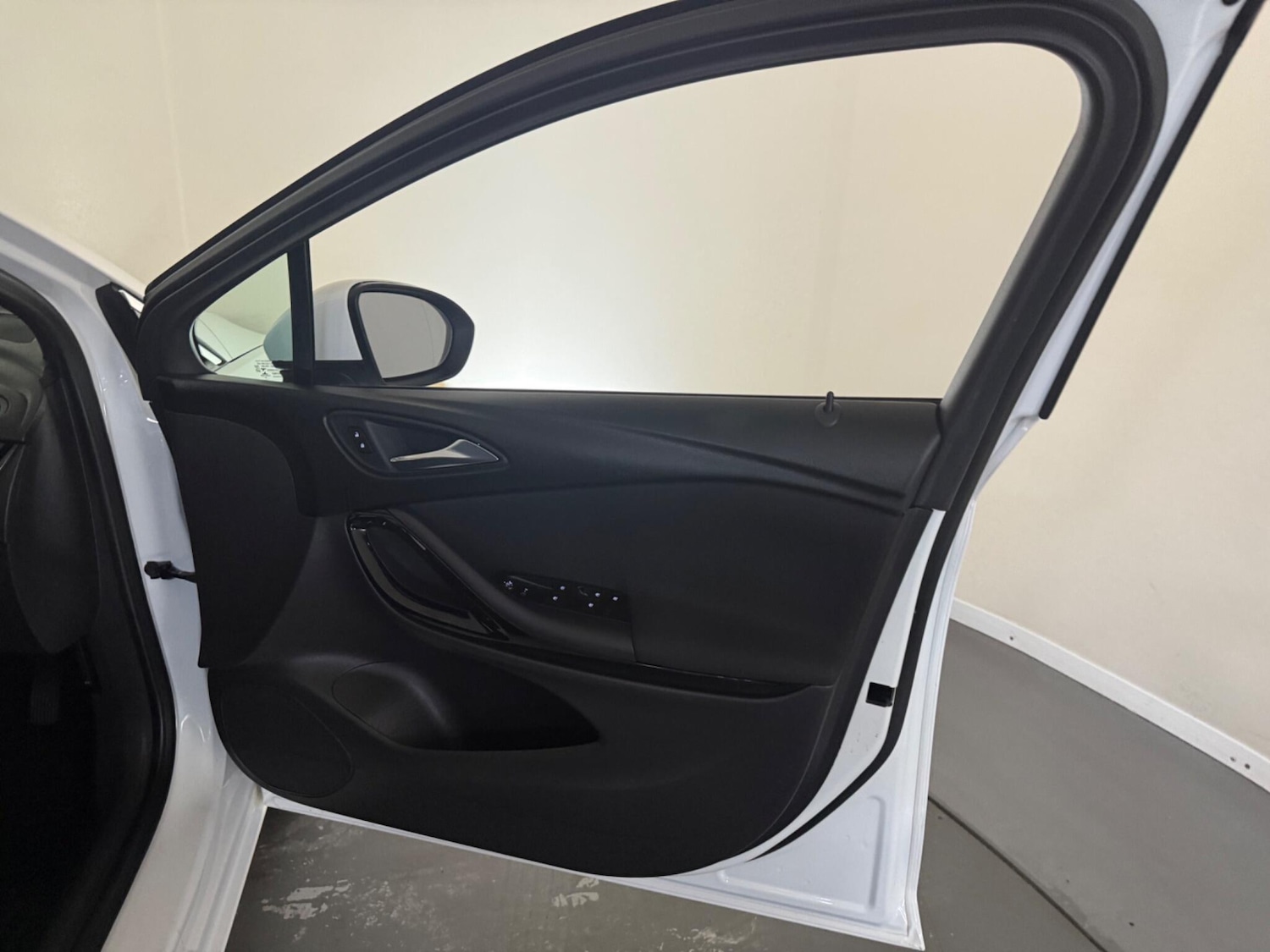 Used Vauxhall Astra 2017 for sale - 76408781: Photo 19