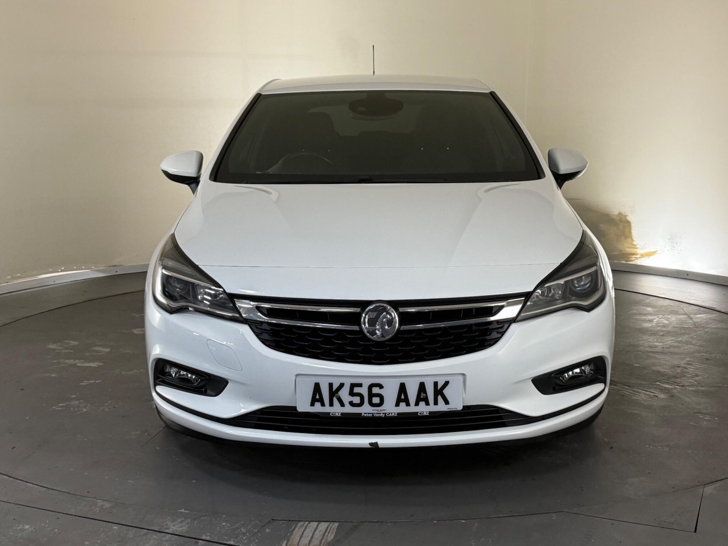 Used Vauxhall Astra 2017 for sale - 76408781: Photo 2