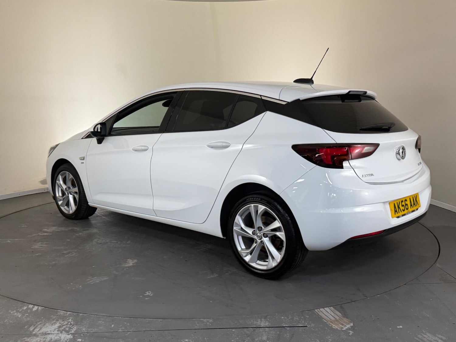 Used Vauxhall Astra 2017 for sale - 76408781: Photo 5
