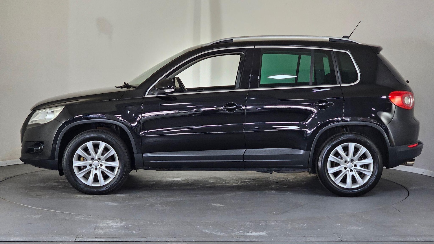 Used Volkswagen Tiguan 2011 for sale - 76409524: Photo 10