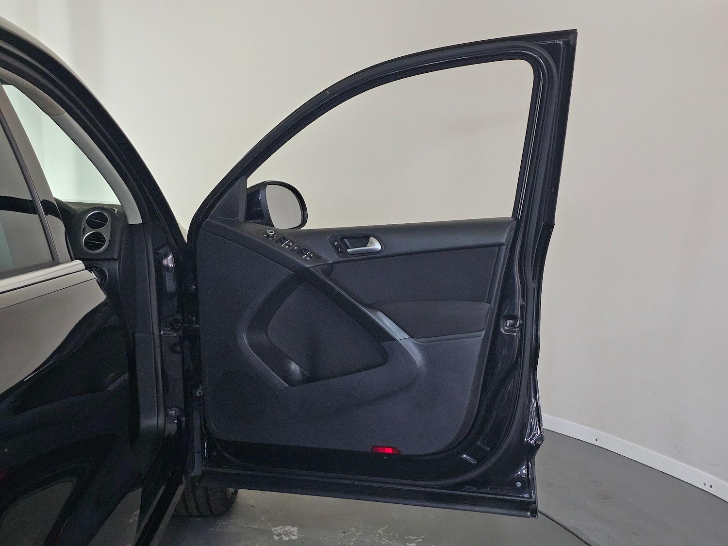 Used Volkswagen Tiguan 2011 for sale - 76409524: Photo 19