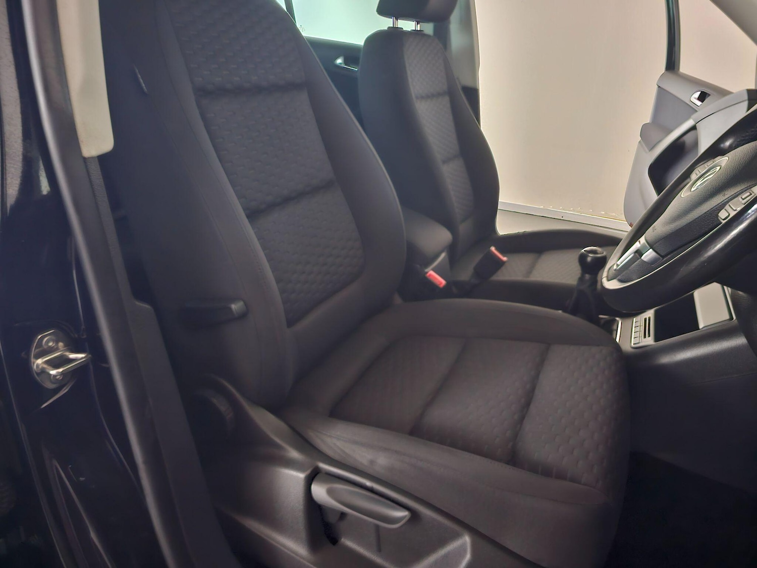 Used Volkswagen Tiguan 2011 for sale - 76409524: Photo 21