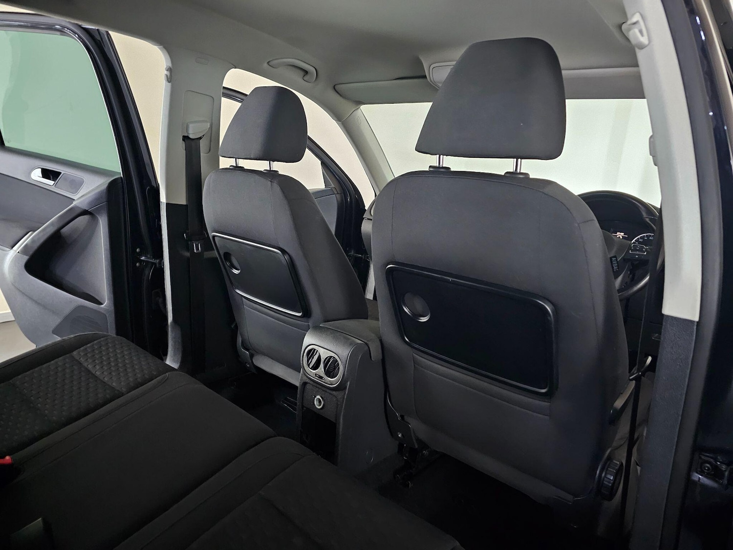 Used Volkswagen Tiguan 2011 for sale - 76409524: Photo 26