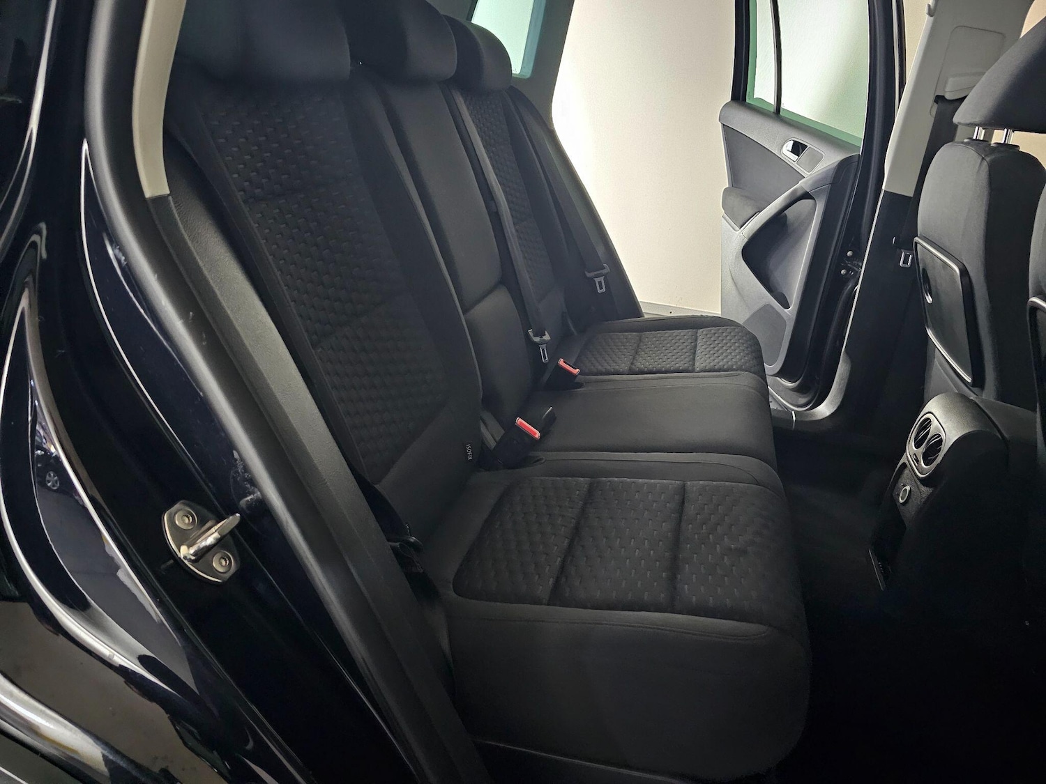 Used Volkswagen Tiguan 2011 for sale - 76409524: Photo 27