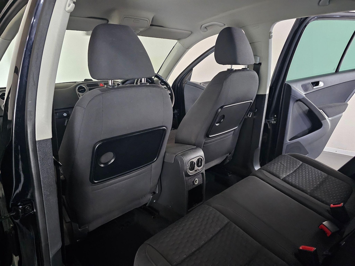 Used Volkswagen Tiguan 2011 for sale - 76409524: Photo 29